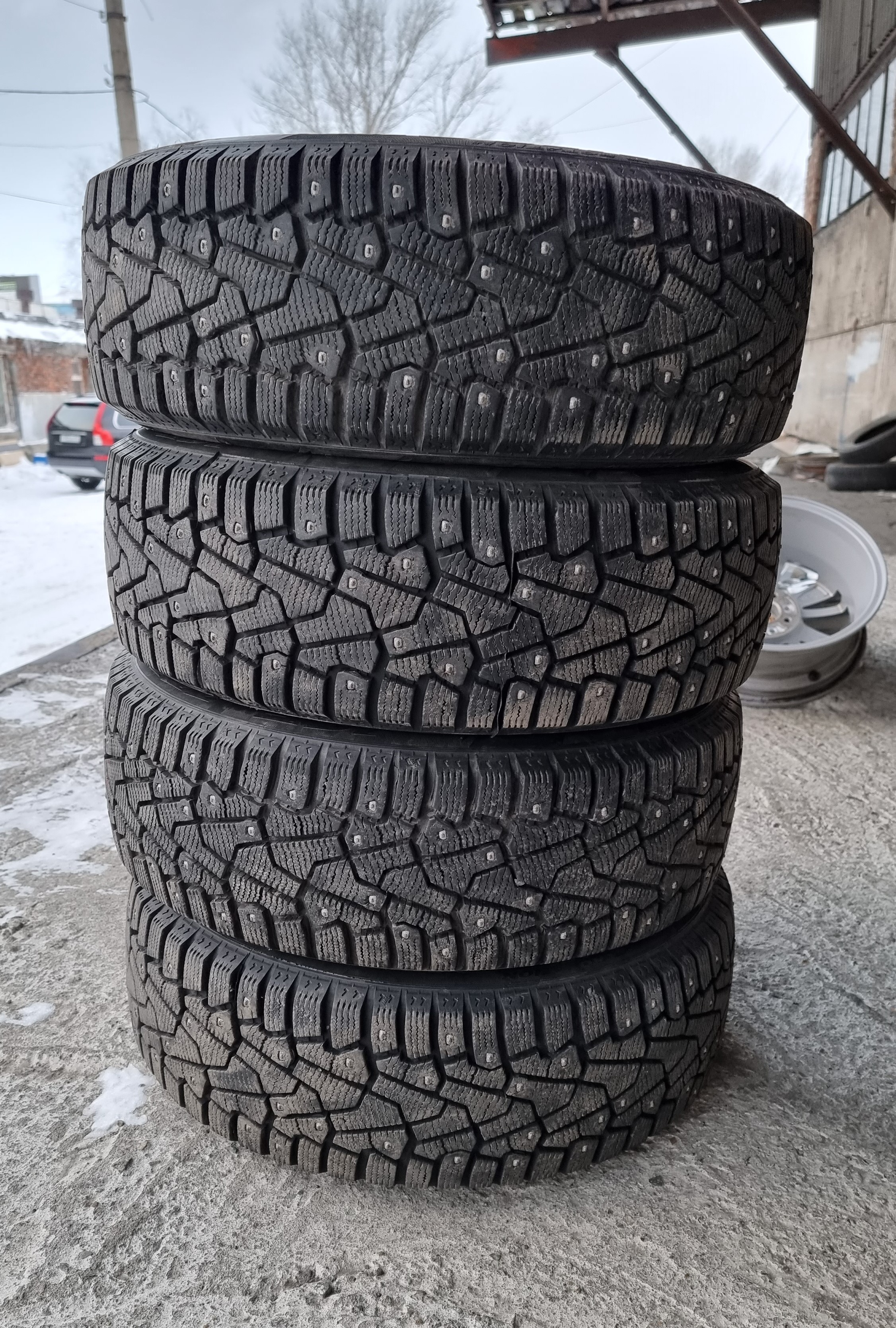 Б/у 185/55R15 (ICE ZERO) а/шина Pirelli зима шип 82T купить в Барнауле и  Бийске